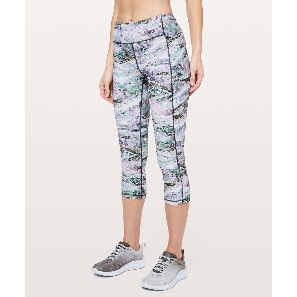 EUC Womens Lululemon Speed Up Crop‎ *21" Springscape Multi leggings size 6
